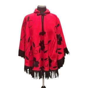 ❤️ Vintage Red Embroidered Fringe Cape / Poncho ❤️